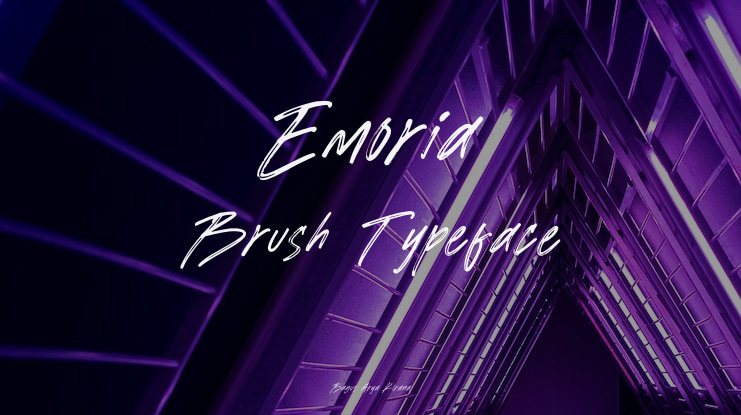 Emoria Brush Font