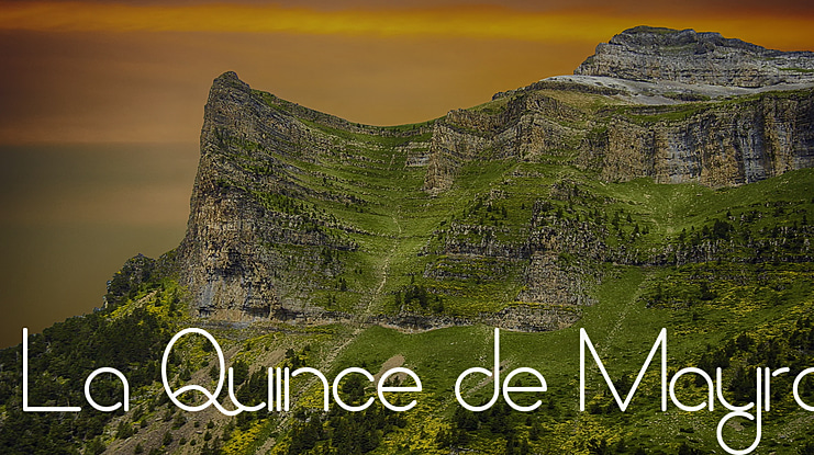 La Quince de Mayra Font Family
