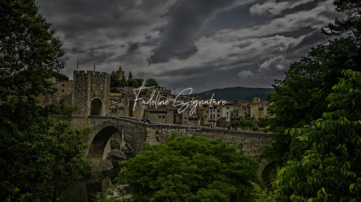 Fadeline Signature Font