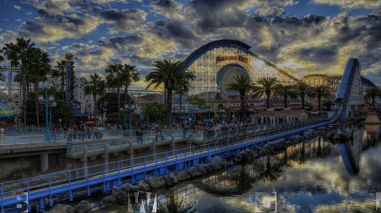 Black White Grids Font Family