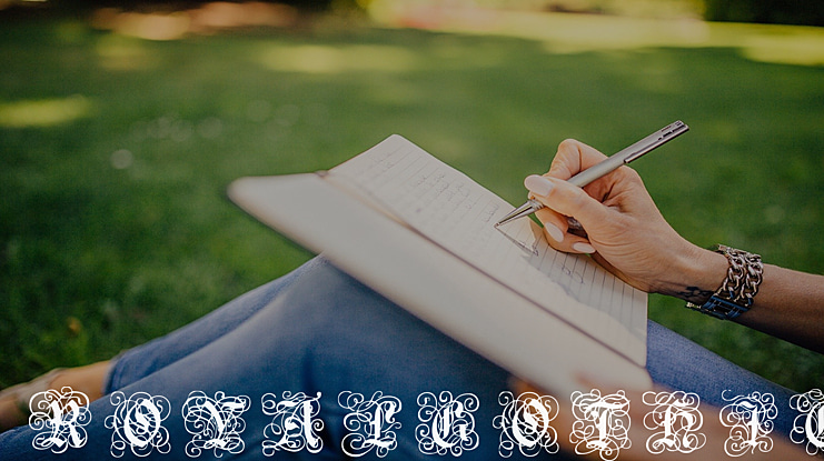 RoyalGothic Font