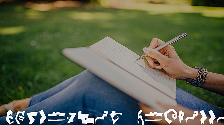 Destronic Grafitti Font