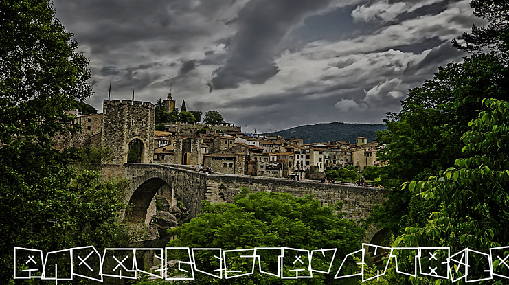 Andre Gestauchtbold Font