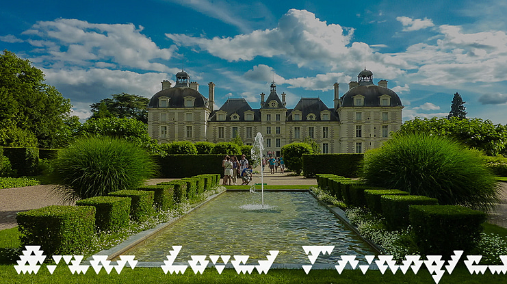 Bizar Loved Triangles Font