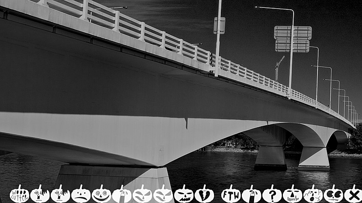 Woodcutter Pumpkins Font