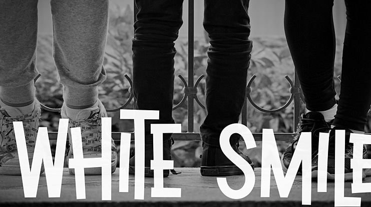 White Smile Font