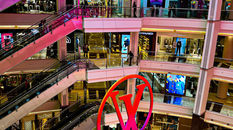 Capriola Buisiness Font Family