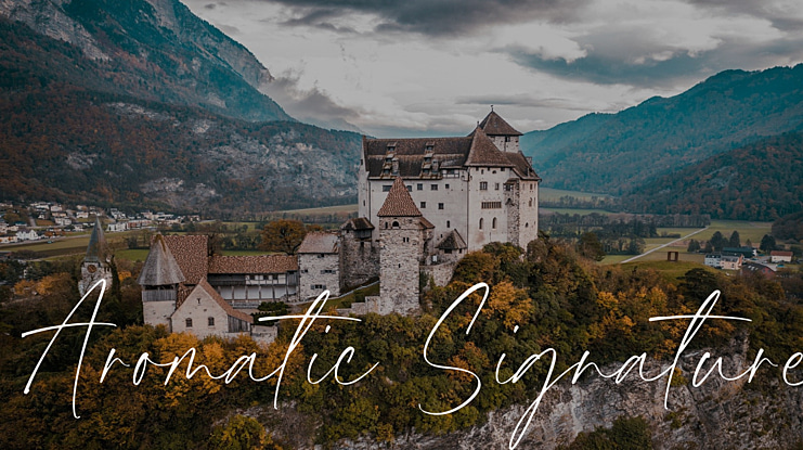 Aromatic Signature Font